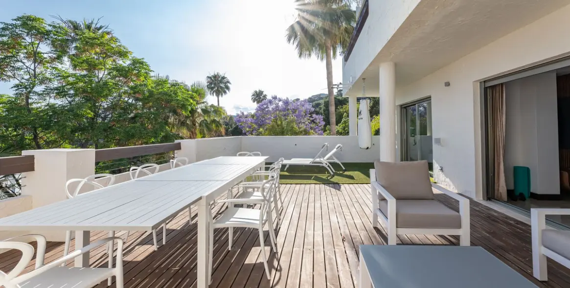 Venta de apartamento en planta media en Benahavís 31