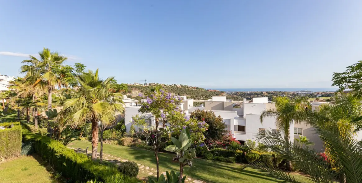 Venta de apartamento en planta media en Benahavís 36