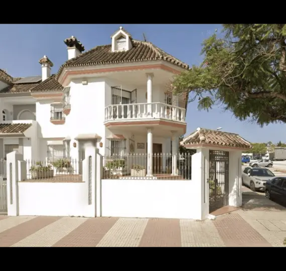 Sale of semi-detached house in San Pedro de Alcántara