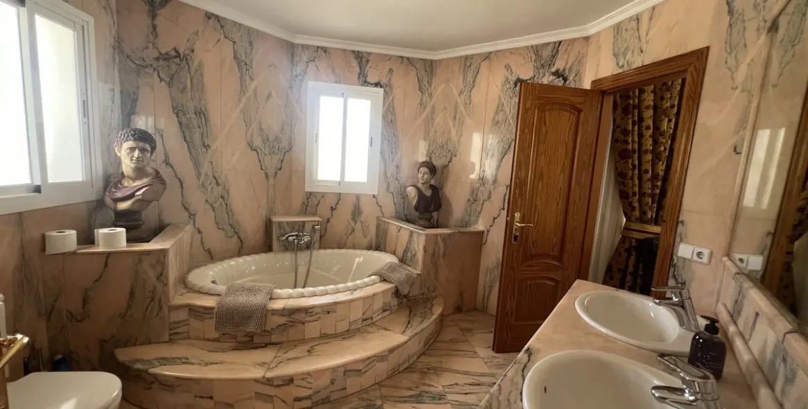 Sale of semi-detached house in San Pedro de Alcántara 16