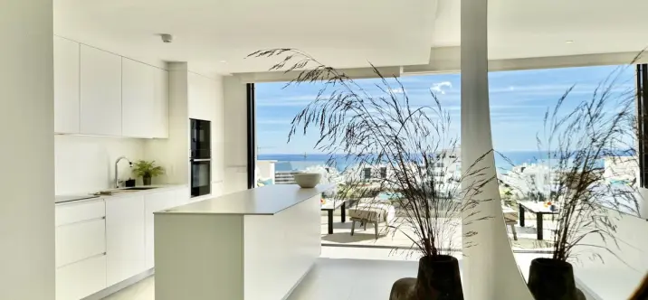 Sale of middle floor apartment in Fuengirola 0