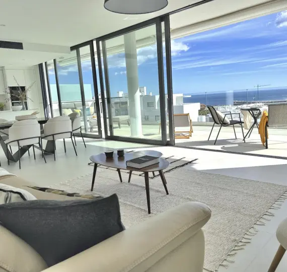 Sale of middle floor apartment in Fuengirola