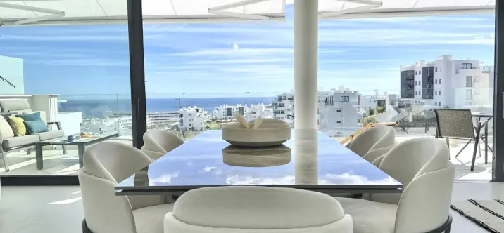 Sale of middle floor apartment in Fuengirola 3