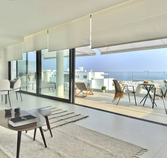 Sale of middle floor apartment in Fuengirola