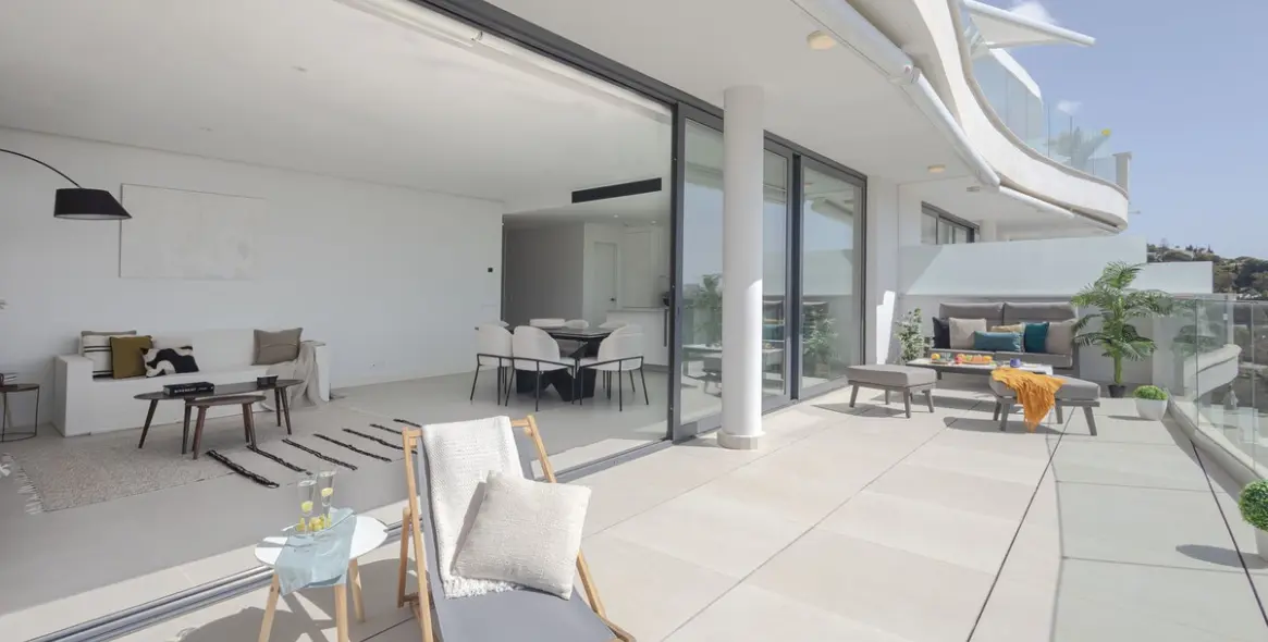 Sale of middle floor apartment in Fuengirola 11