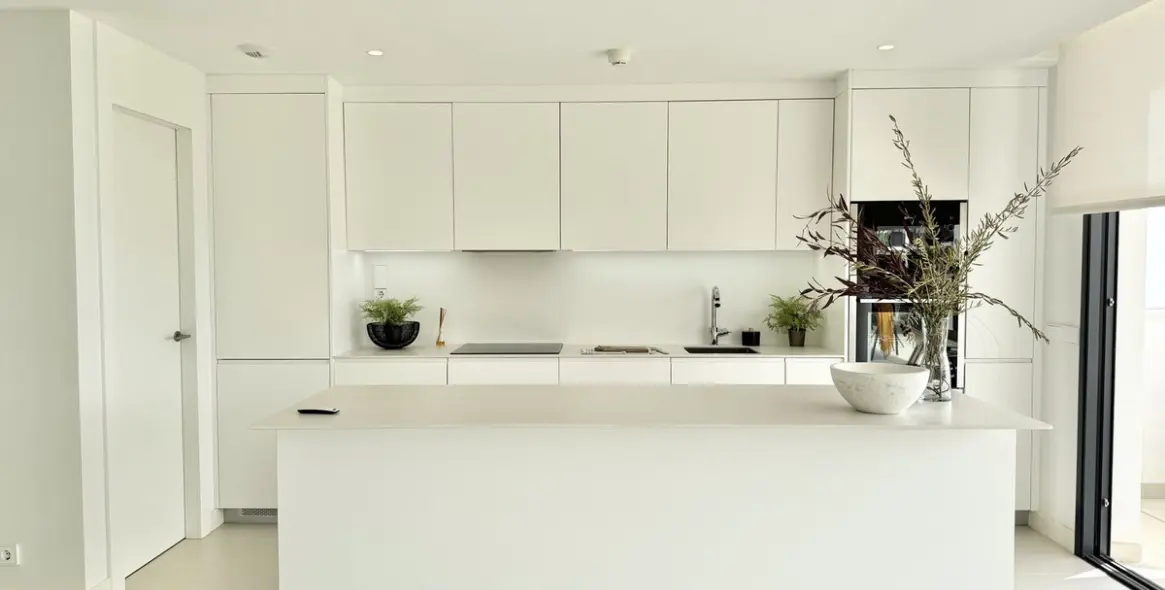 Sale of middle floor apartment in Fuengirola 12