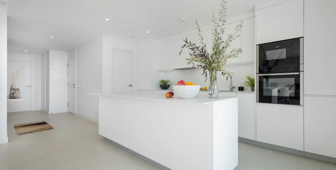 Sale of middle floor apartment in Fuengirola 15
