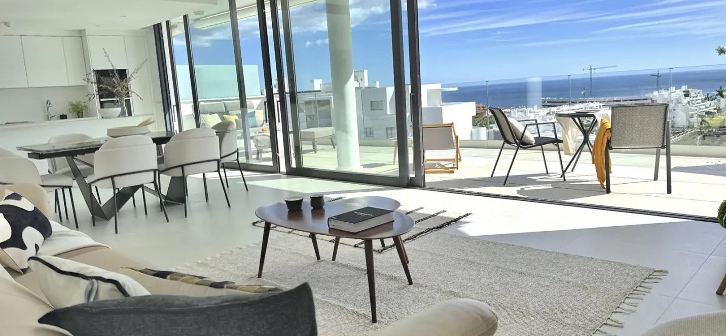 Sale of middle floor apartment in Fuengirola 1