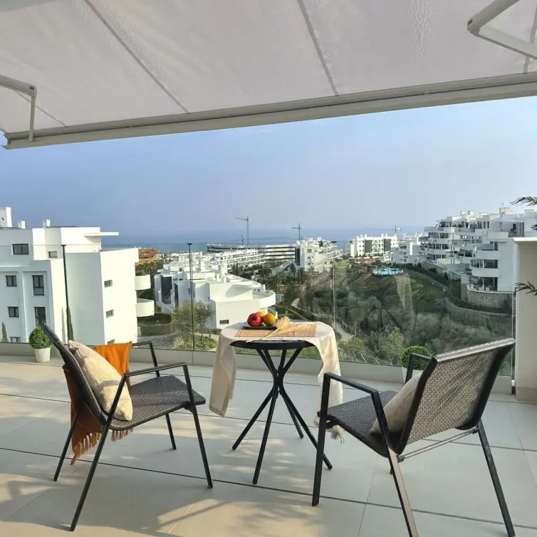 Sale of middle floor apartment in Fuengirola