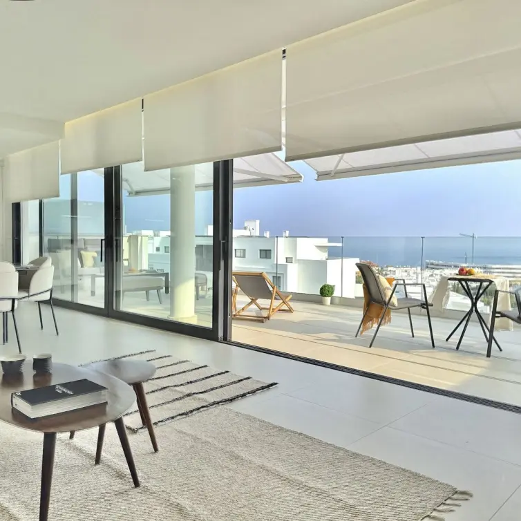 Sale of middle floor apartment in Fuengirola
