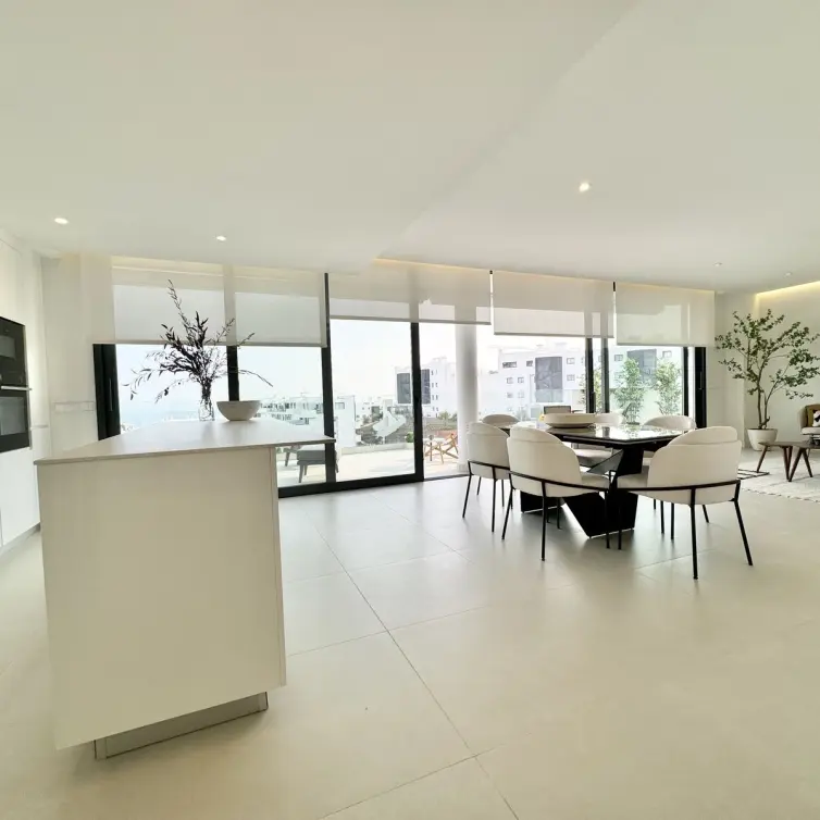 Sale of middle floor apartment in Fuengirola