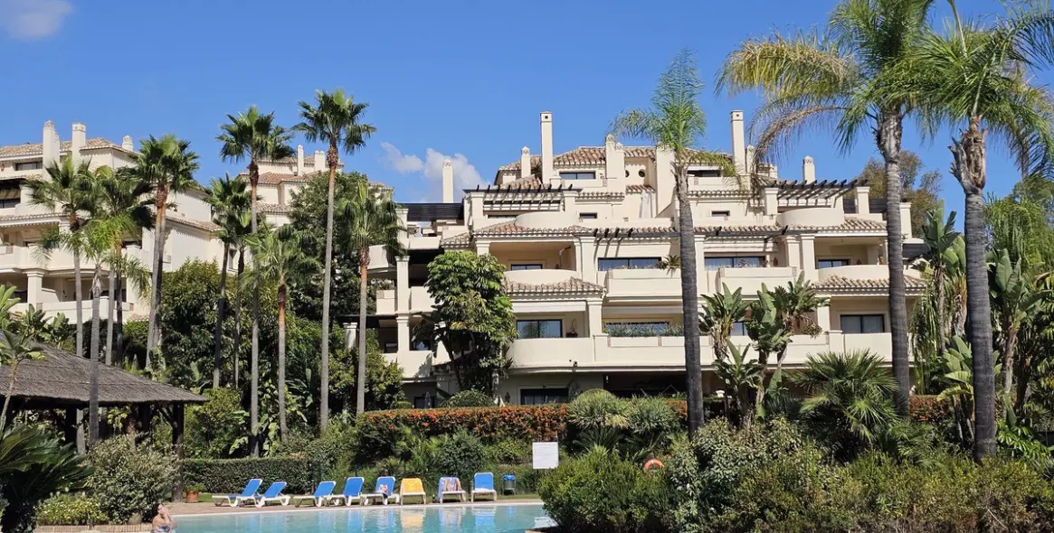 Sale of penthouse duplex in Benahavís (district Benahavís) 1