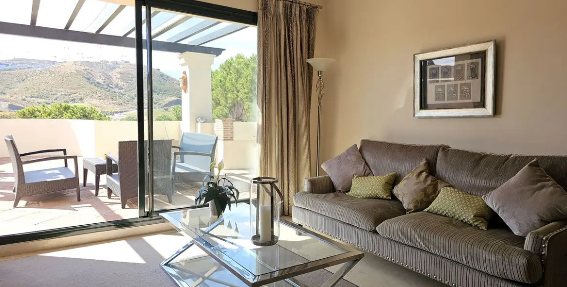 Sale of penthouse duplex in Benahavís (district Benahavís) 2