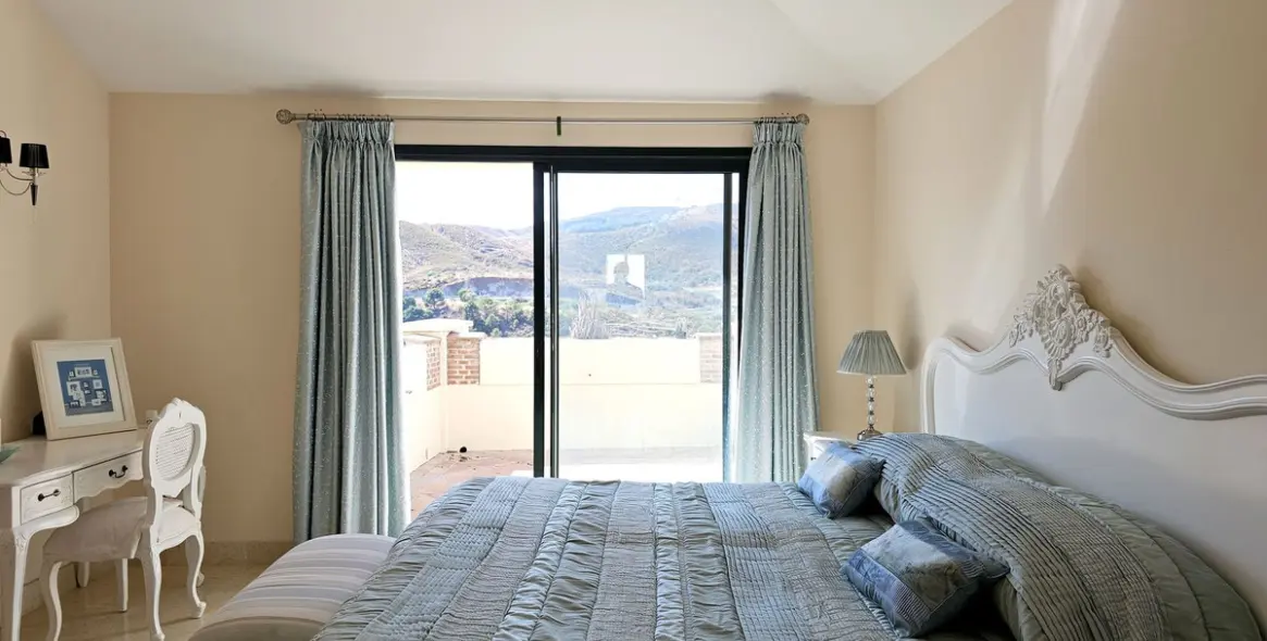 Sale of penthouse duplex in Benahavís 14