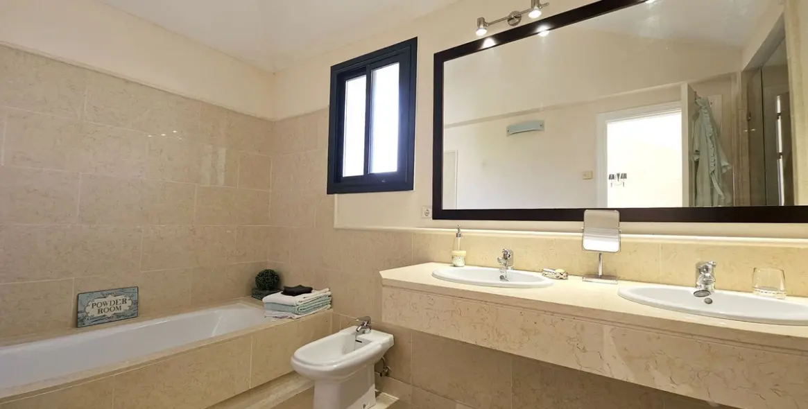 Sale of penthouse duplex in Benahavís 17