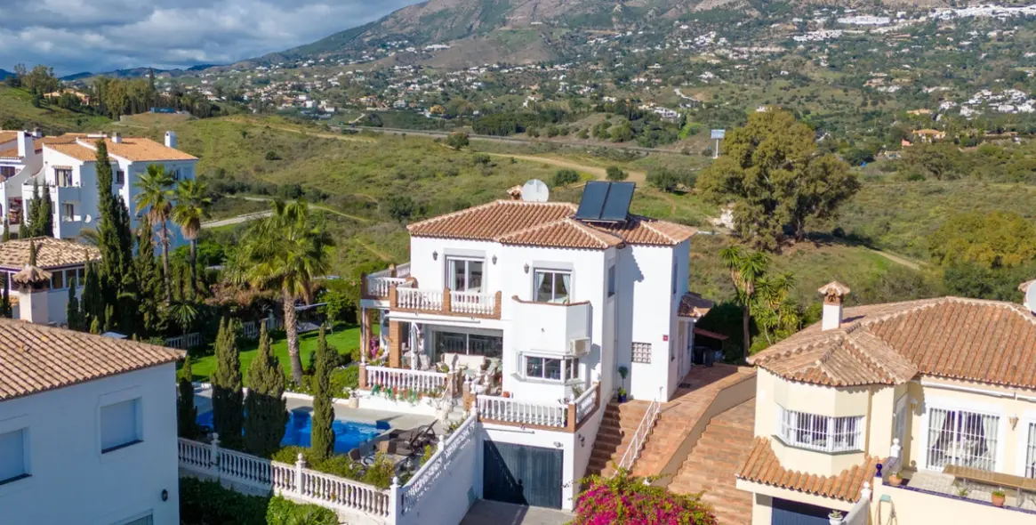 Продажа  отдельно стоящей виллы в Campo Mijas 33