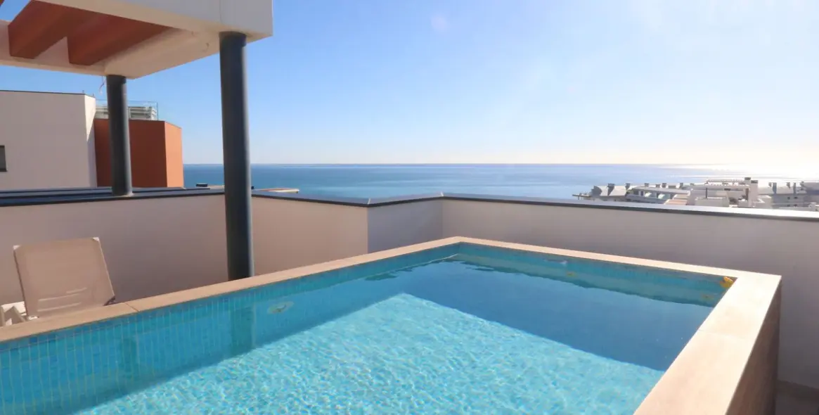 Продажа двухуровневого пентхауса в Carvajal 2