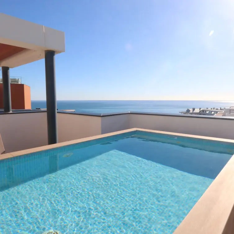 Venta de ático dúplex en Carvajal