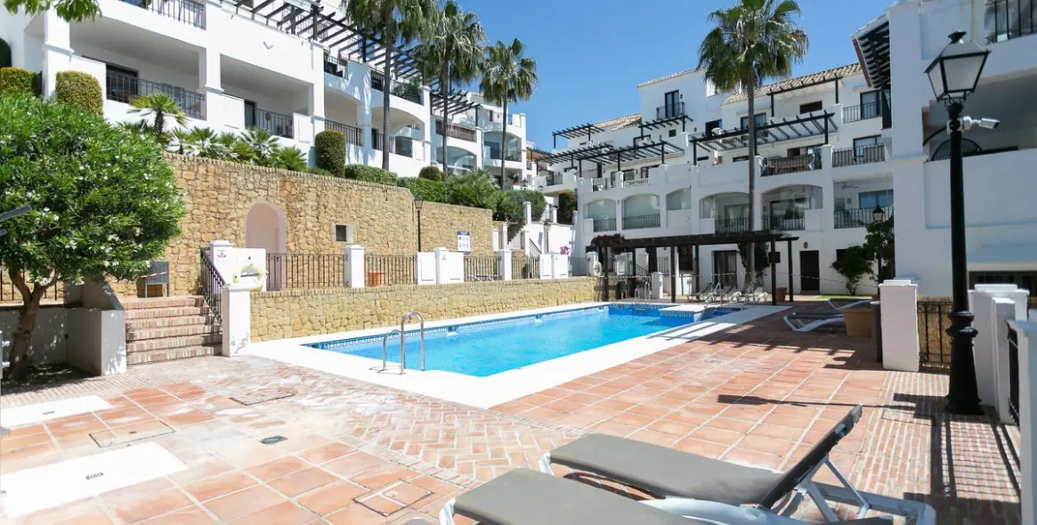 Продажа двухуровневого пентхауса в Altos de los Monteros 1