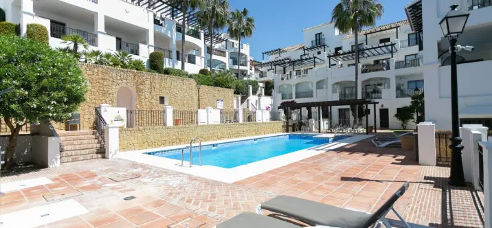 Продажа двухуровневого пентхауса в Altos de los Monteros 0