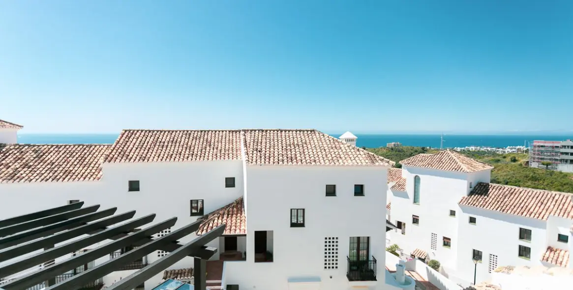 Продажа двухуровневого пентхауса в Altos de los Monteros 2