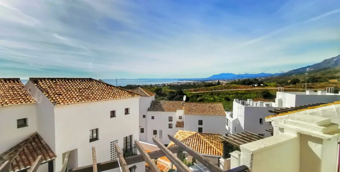 Продажа двухуровневого пентхауса в Altos de los Monteros 3