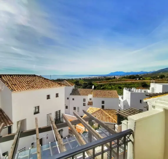 Продажа двухуровневого пентхауса в Altos de los Monteros