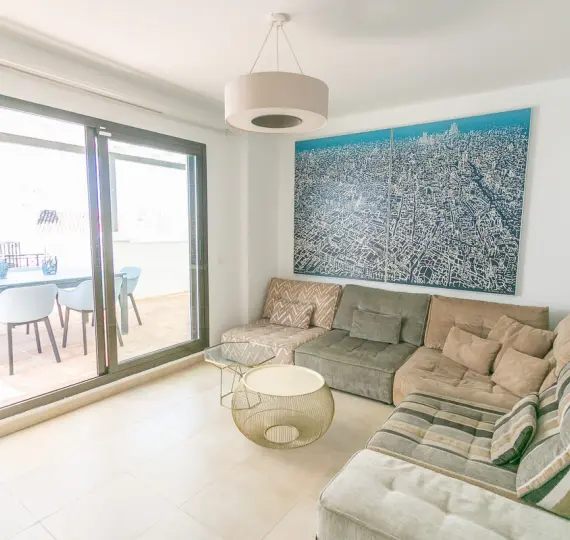 Продажа двухуровневого пентхауса в Altos de los Monteros