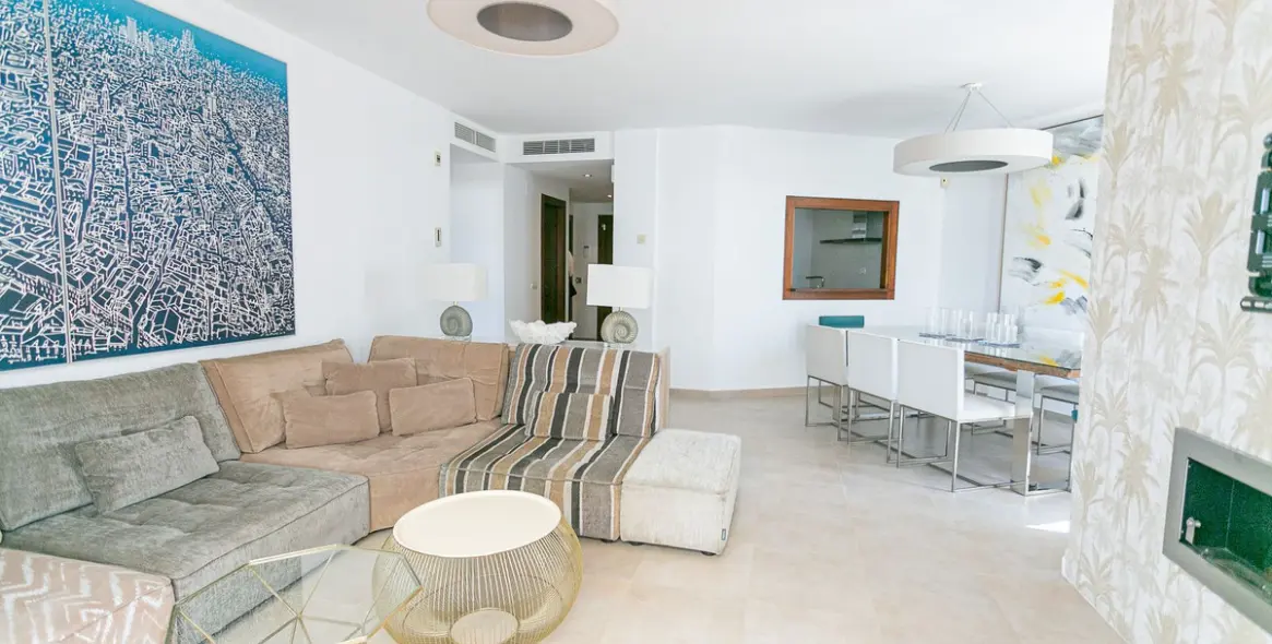 Продажа двухуровневого пентхауса в Altos de los Monteros 6