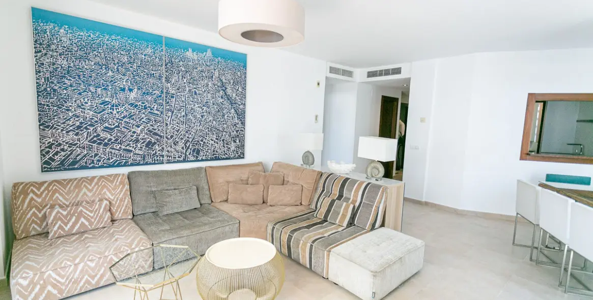 Продажа двухуровневого пентхауса в Altos de los Monteros 7