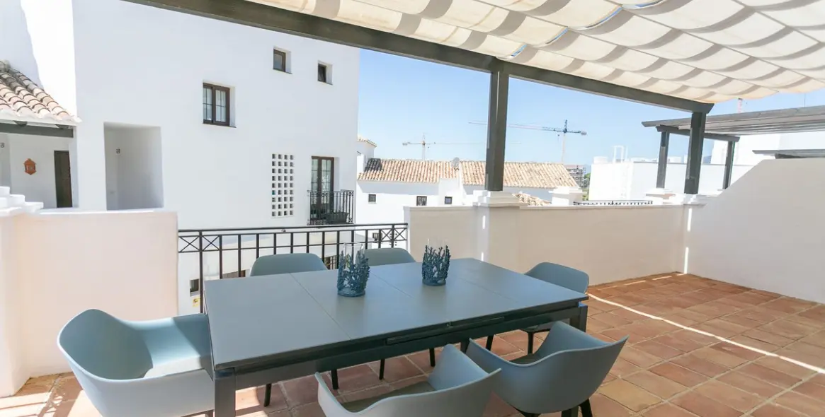 Продажа двухуровневого пентхауса в Altos de los Monteros 9