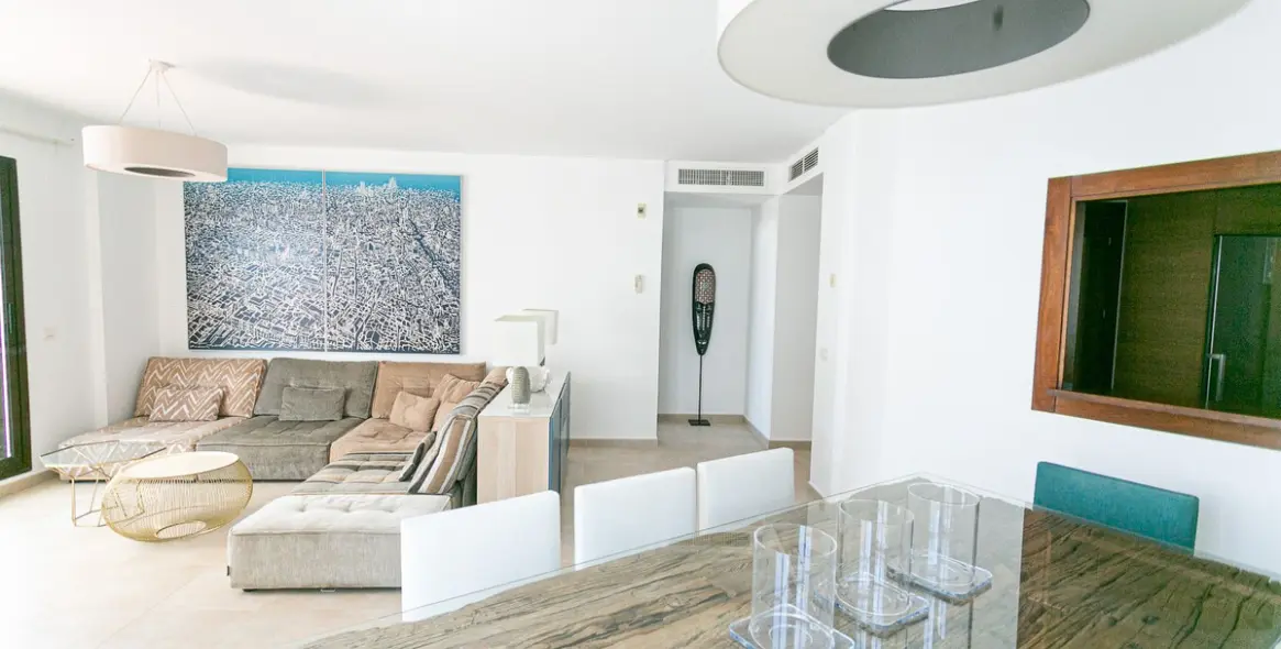 Продажа двухуровневого пентхауса в Altos de los Monteros 12