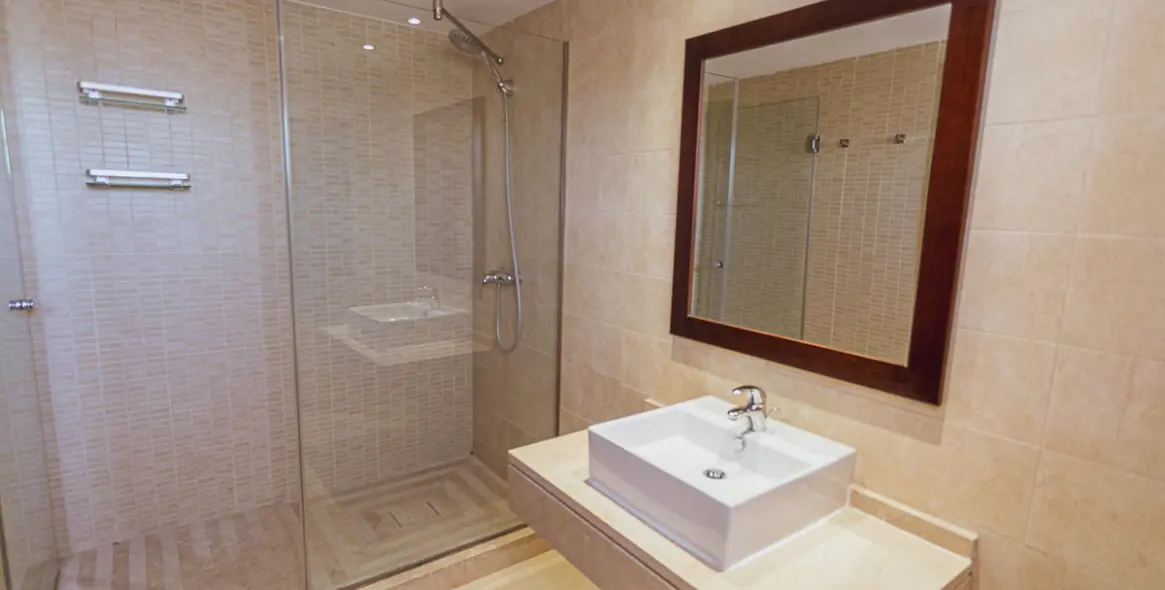 Продажа двухуровневого пентхауса в Altos de los Monteros 19