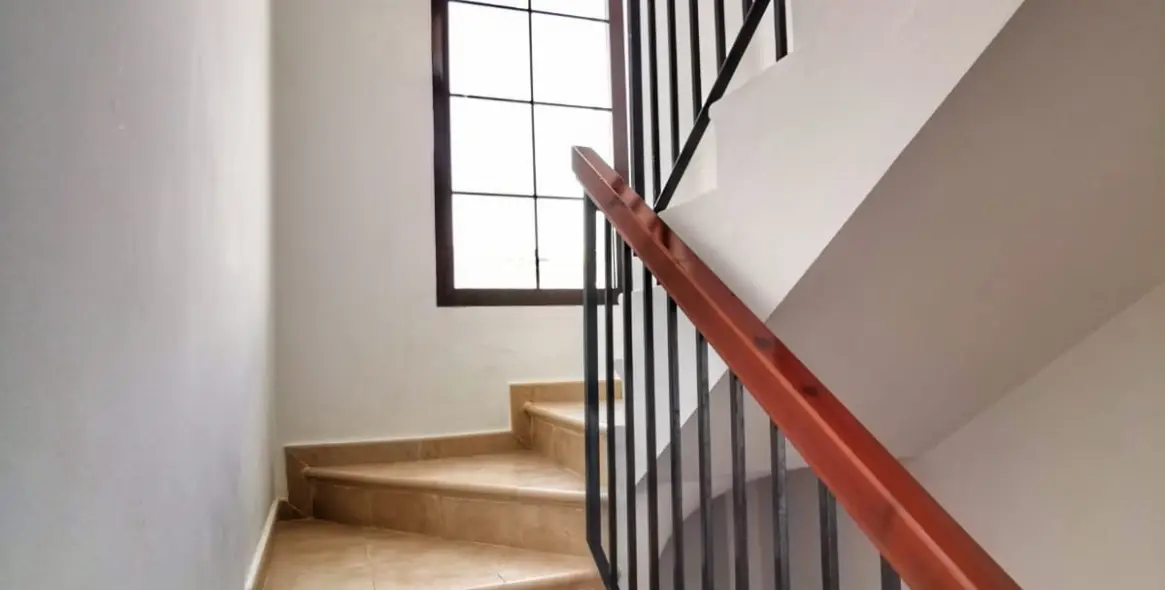 Продажа двухуровневого пентхауса в Altos de los Monteros 26