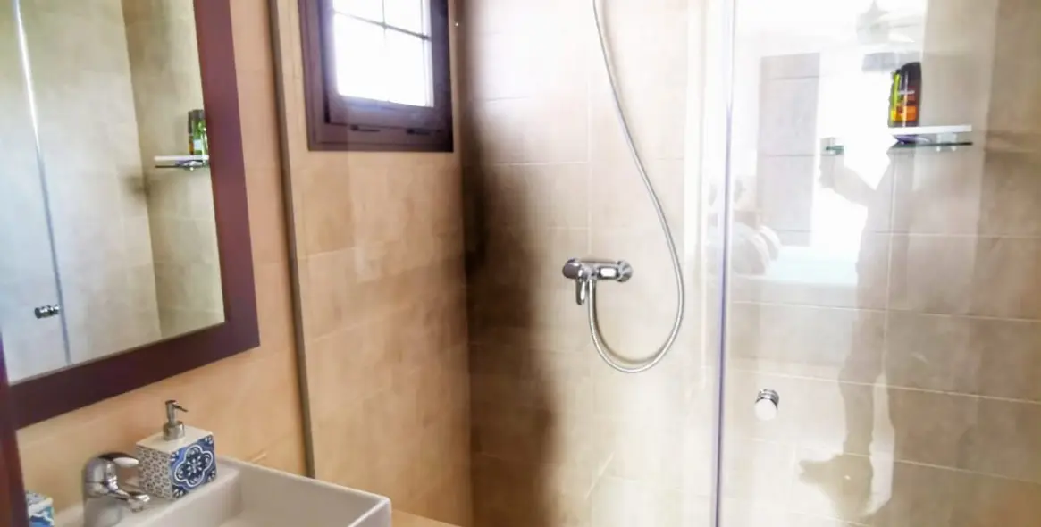 Продажа двухуровневого пентхауса в Altos de los Monteros 27