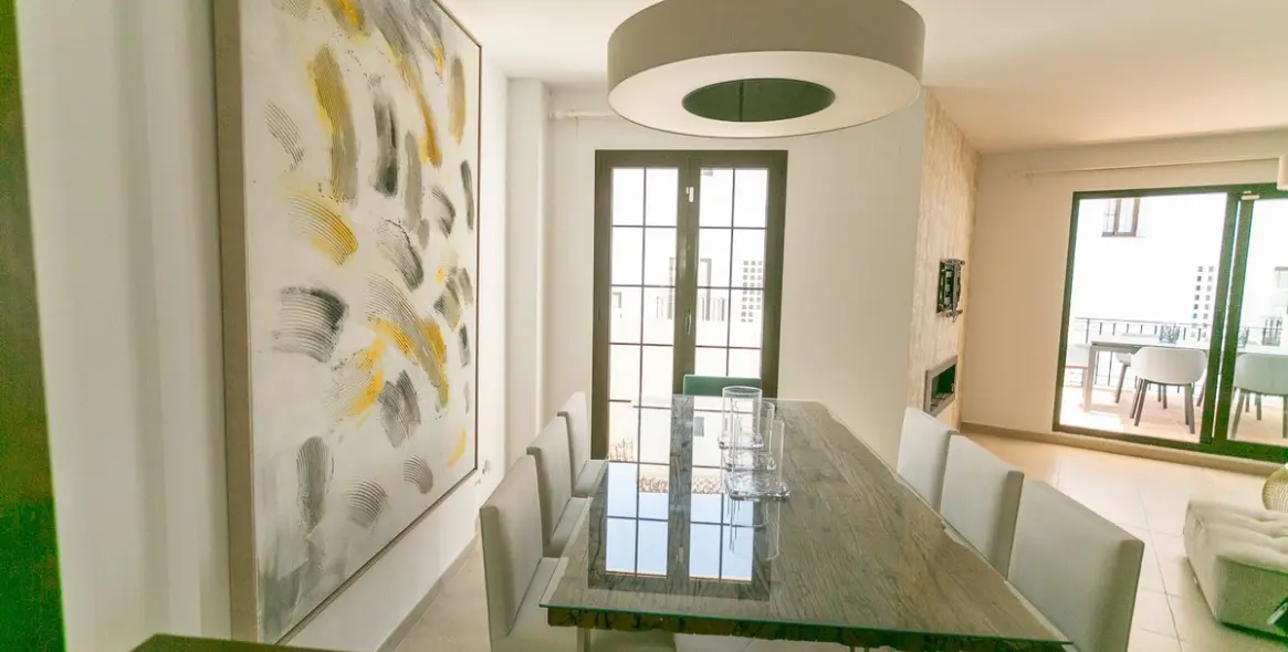 Продажа двухуровневого пентхауса в Altos de los Monteros 36