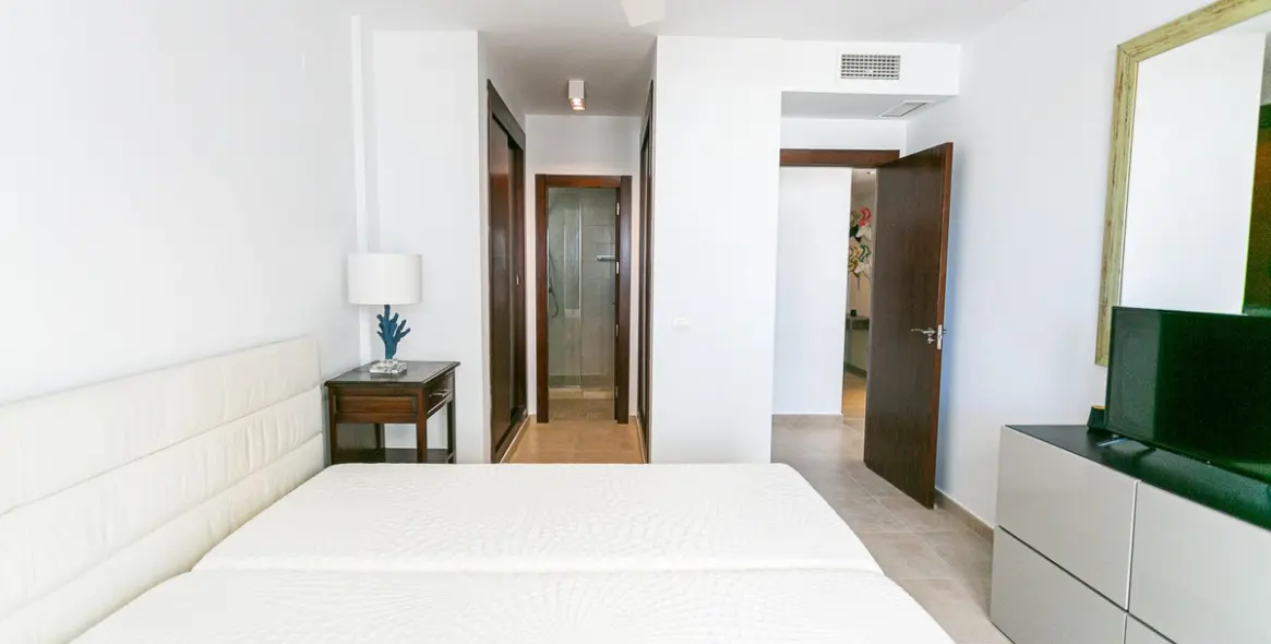 Продажа двухуровневого пентхауса в Altos de los Monteros 38