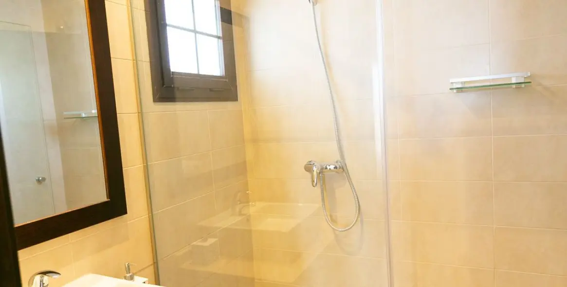 Продажа двухуровневого пентхауса в Altos de los Monteros 41