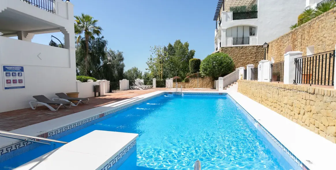 Продажа двухуровневого пентхауса в Altos de los Monteros 45