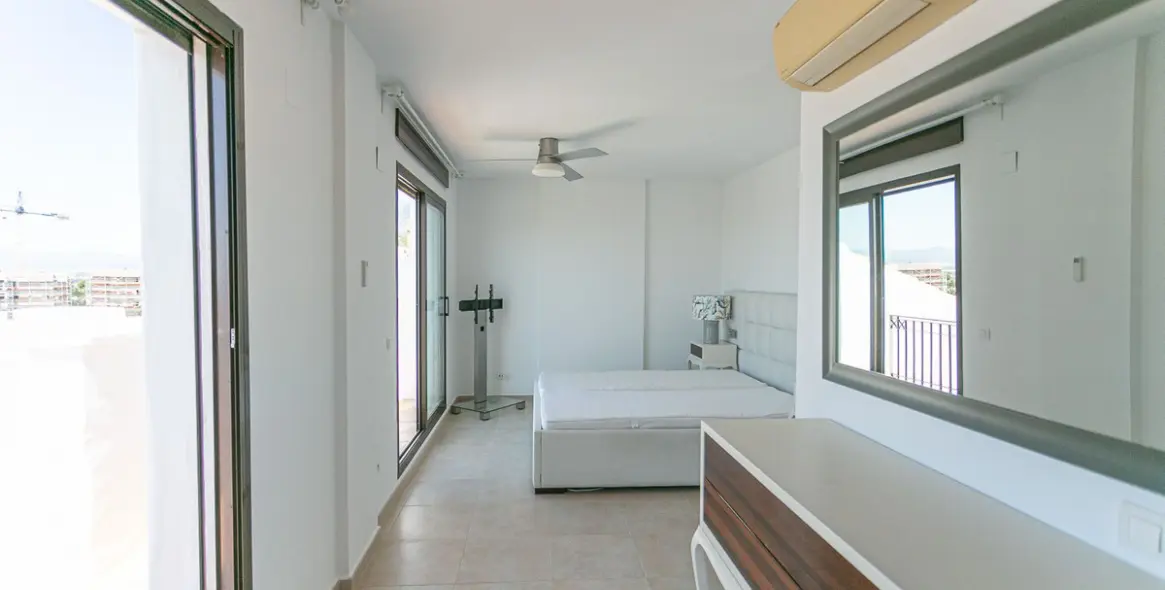 Venta de ático dúplex en Altos de los Monteros 15