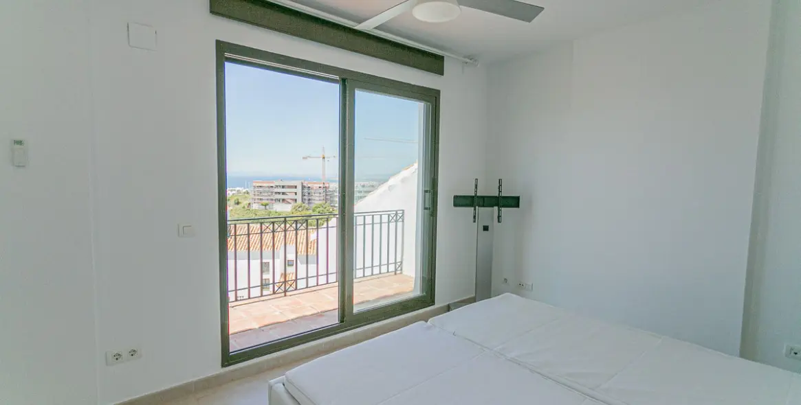 Venta de ático dúplex en Altos de los Monteros 16