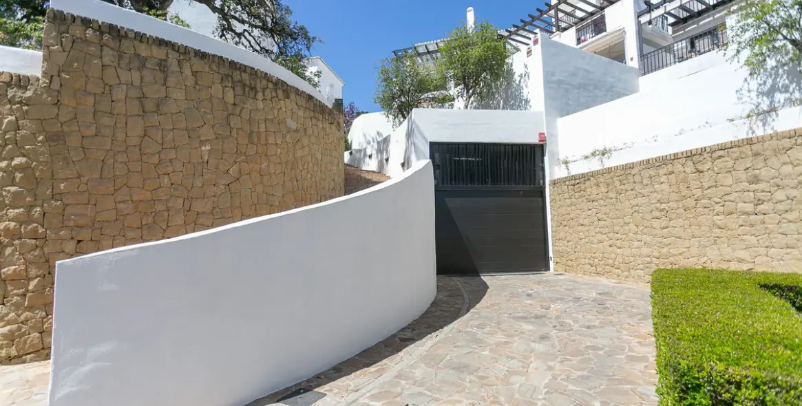Venta de ático dúplex en Altos de los Monteros 68
