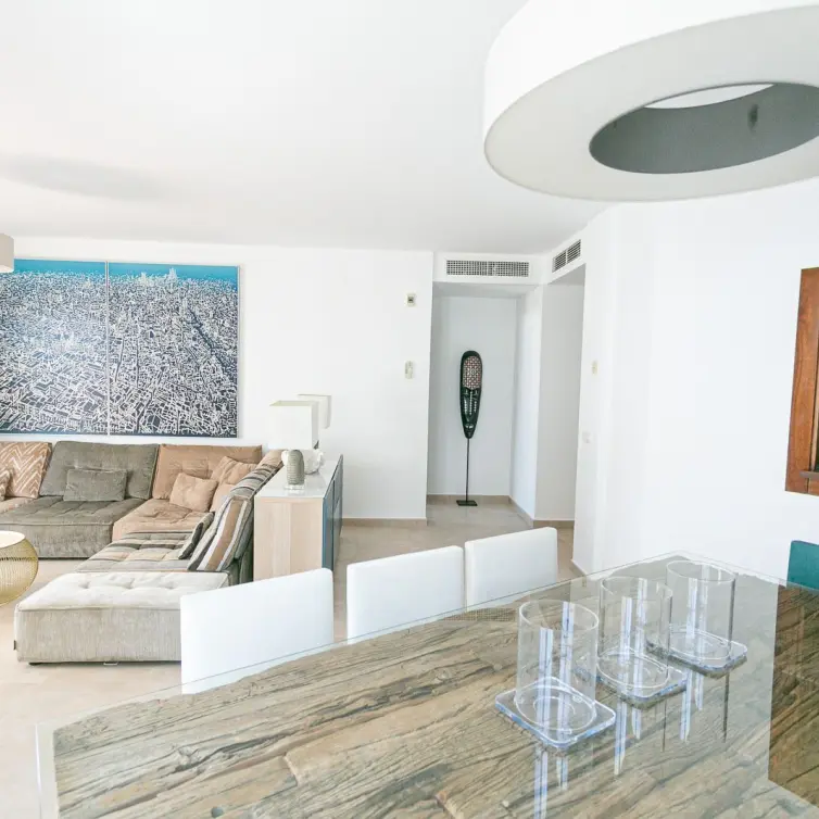Продажа двухуровневого пентхауса в Altos de los Monteros