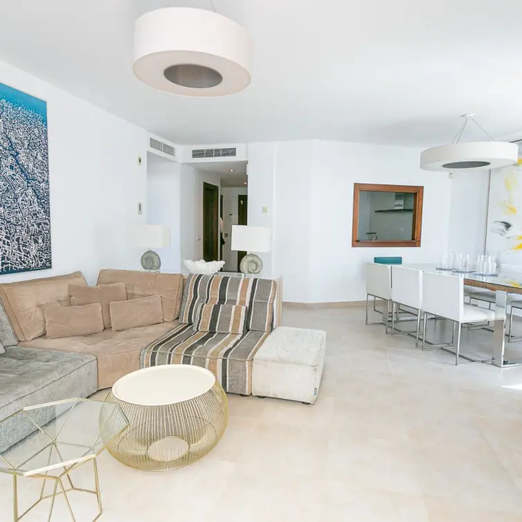 Продажа двухуровневого пентхауса в Altos de los Monteros