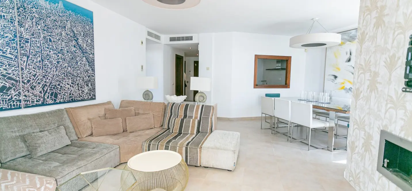 Продажа двухуровневого пентхауса в Altos de los Monteros 3