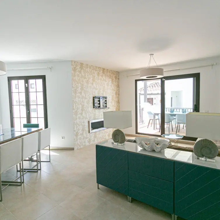 Продажа двухуровневого пентхауса в Altos de los Monteros