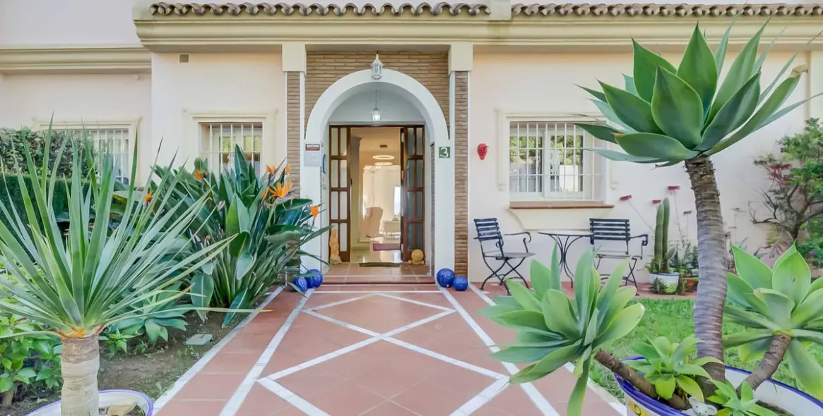 Продажа таунхауса в Artola 1