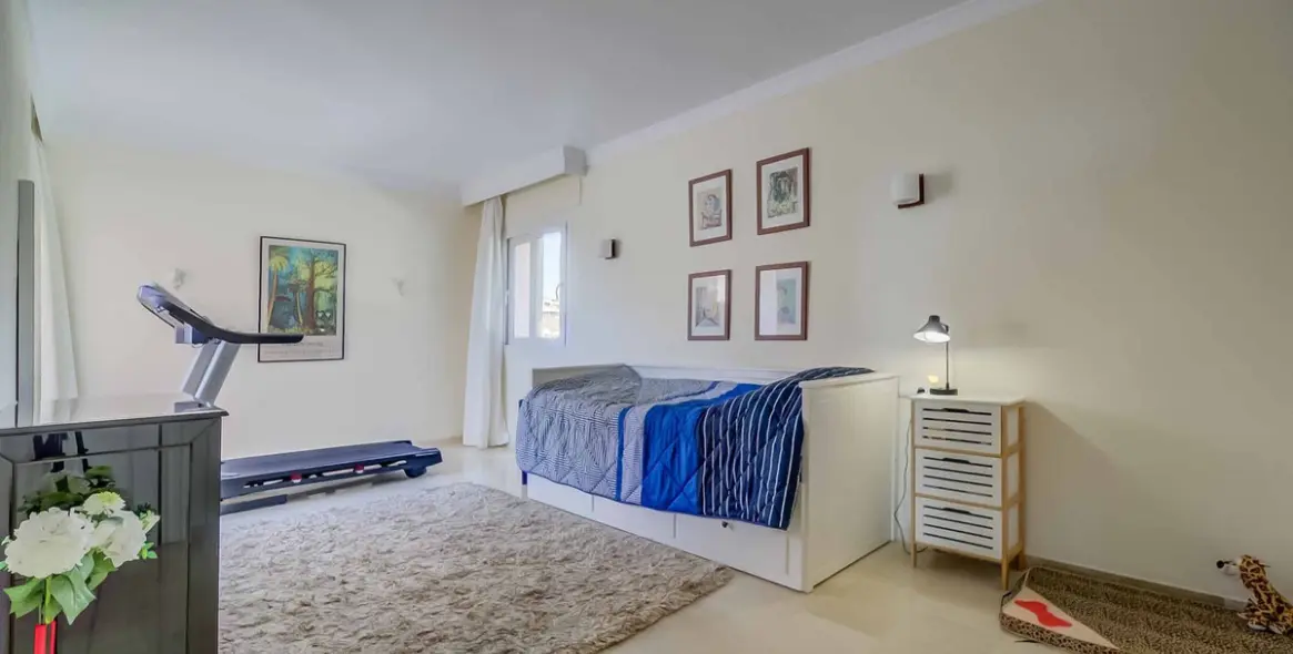 Sale of townhouse in Artola 27