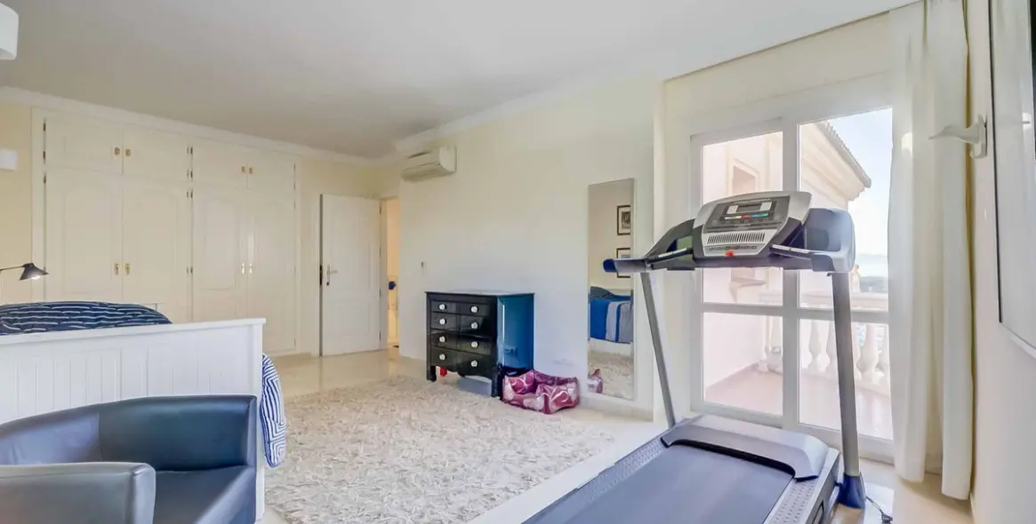 Sale of townhouse in Artola 28