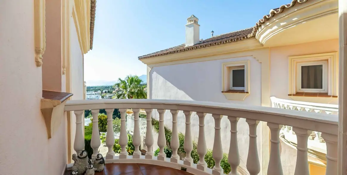 Sale of townhouse in Artola 29